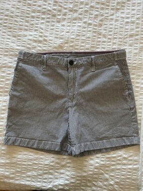 Tommy Hilfiger Navy and White Striped Women’s Shorts - size 8